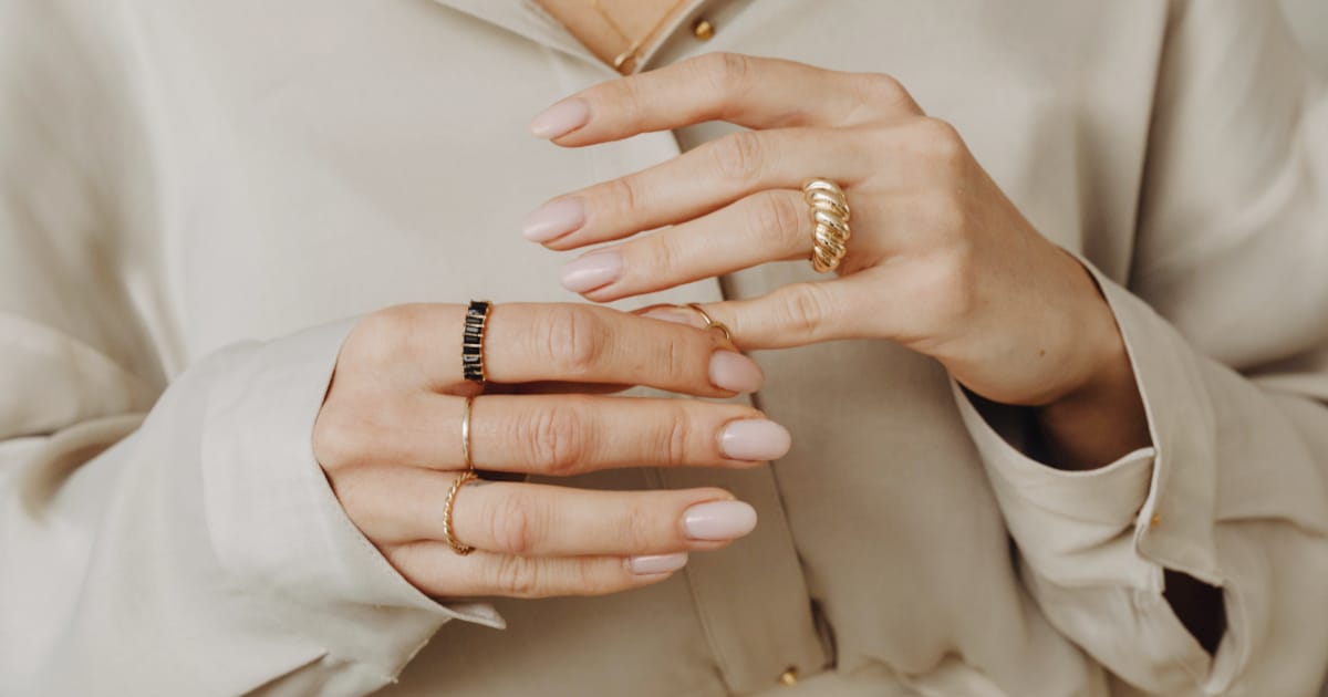 左手の薬指に指輪をファッションでつけてもいいの？