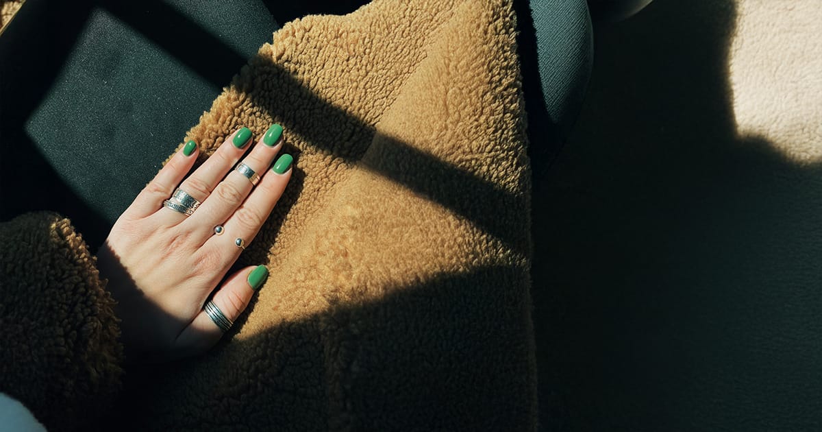 左手薬指の指輪をファッションとして楽しむコツ