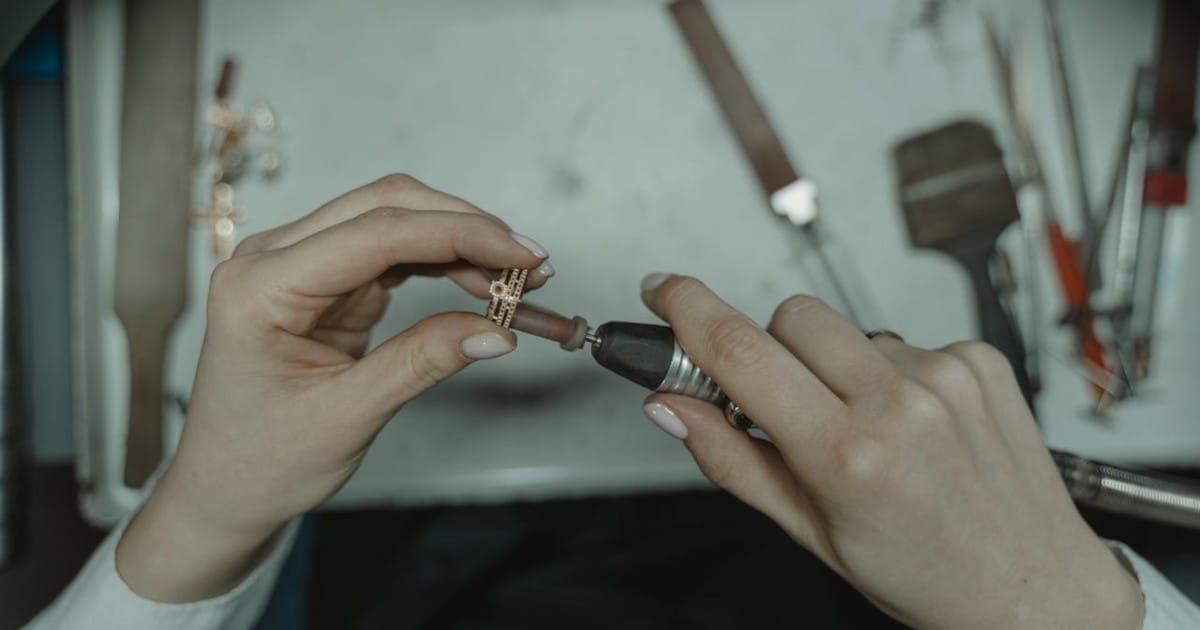 指輪のサイズ直しはどこでするのが正解？